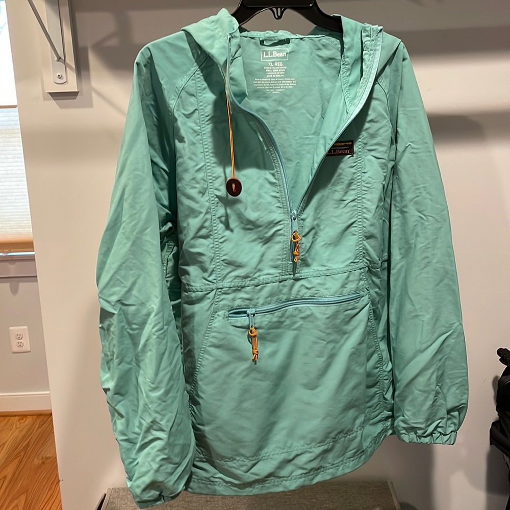 Hooded pullover LLBEAN rain jacket